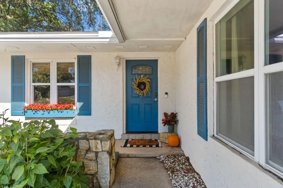 145 W Terry Circle, Mary Esther, FL 32569 - Image #2