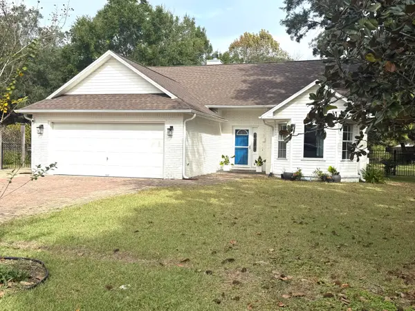 6814 Avenida De Galvez, Navarre, FL 32566