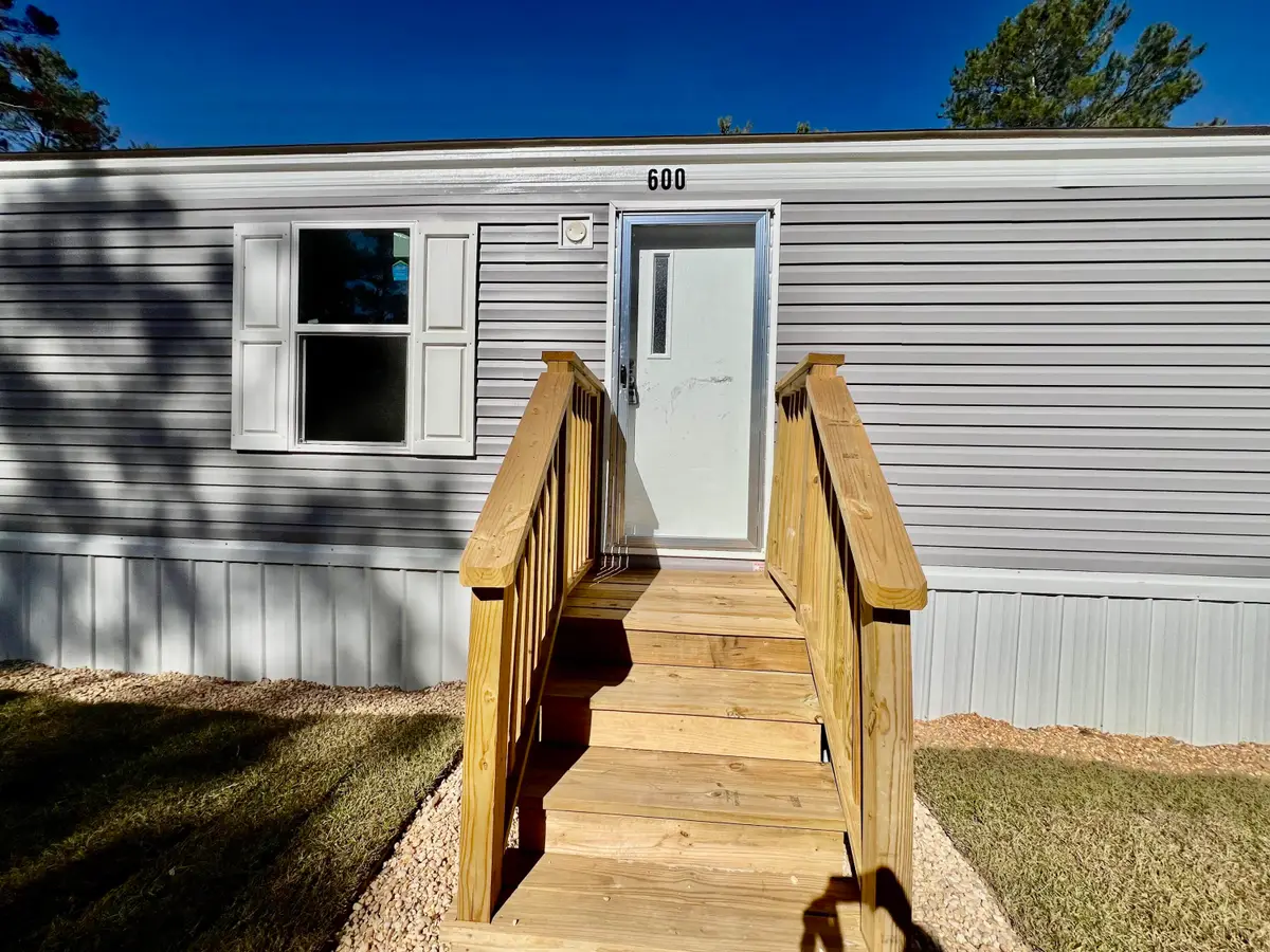 600 W Violet Lane, Defuniak Springs, FL 32433 - Image #1