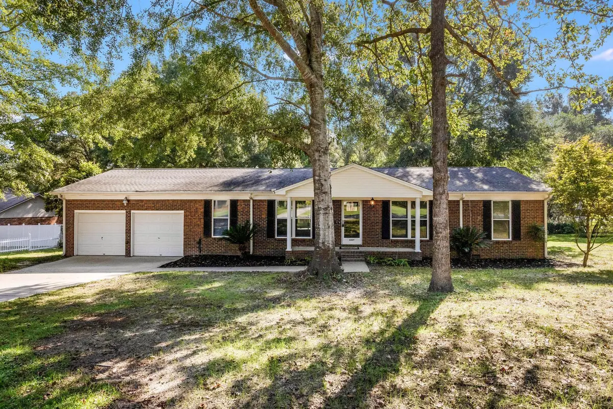 6089 W Dogwood Drive, Crestview, FL 32536 - Image #1