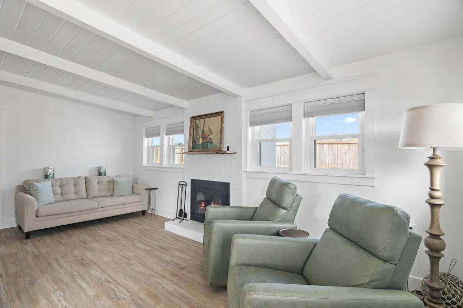 325 Coronado Place, Laguna Beach, FL 32413 - Image #2