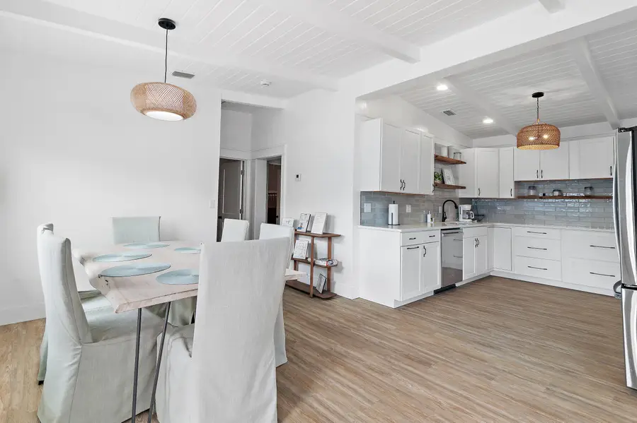 325 Coronado Place, Laguna Beach, FL 32413 - Image #3