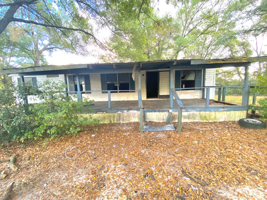 4977 Douglas Ferry Road, Caryville, FL 32427 - Image #2