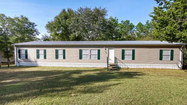 320 W Fernwood Court, DeFuniak Springs, FL 32433