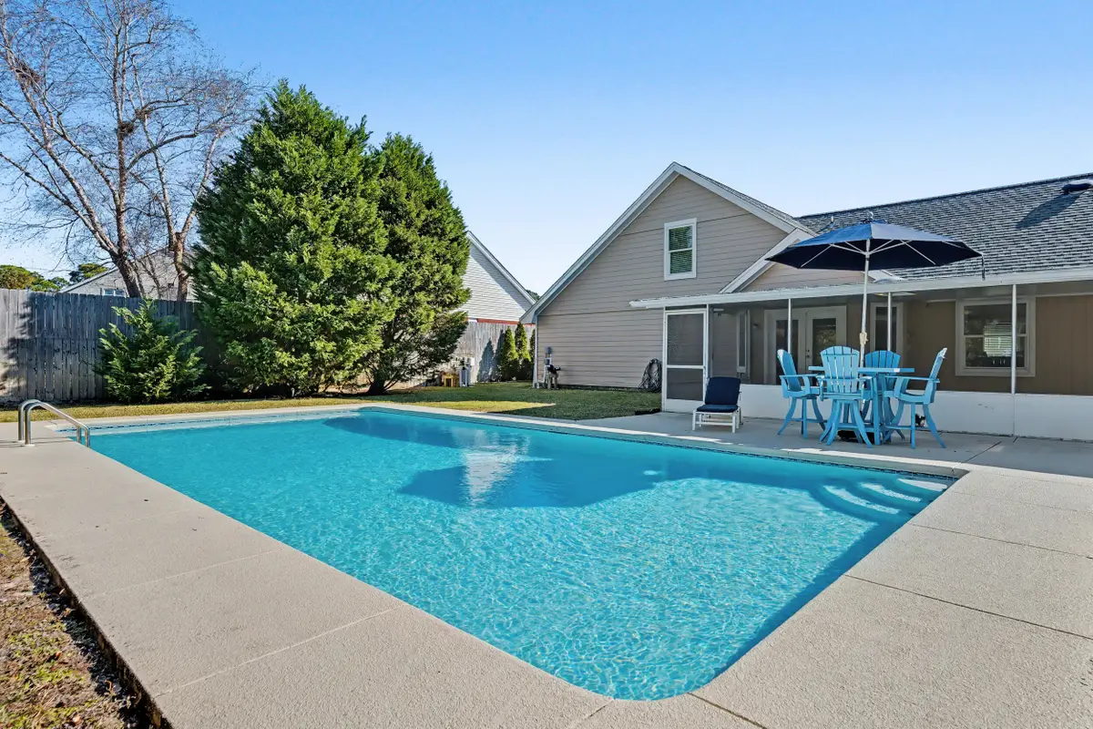 155 Long Pointe Drive, Mary Esther, FL 32569 - Image #1