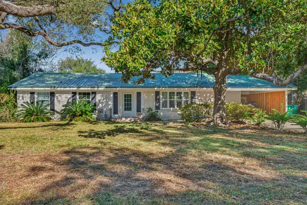 9 Walnut Avenue, Shalimar, FL 32579