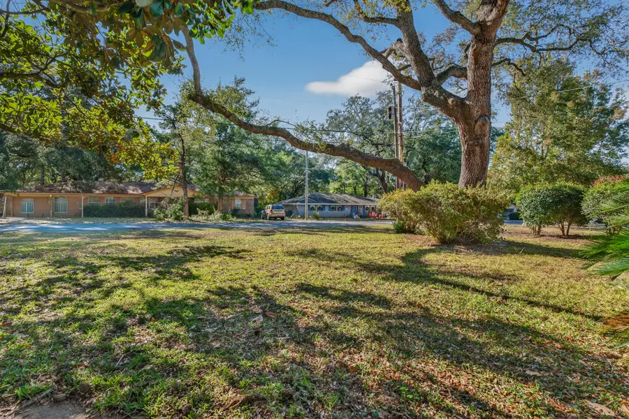 9 Walnut Avenue, Shalimar, FL 32579 - Image #3