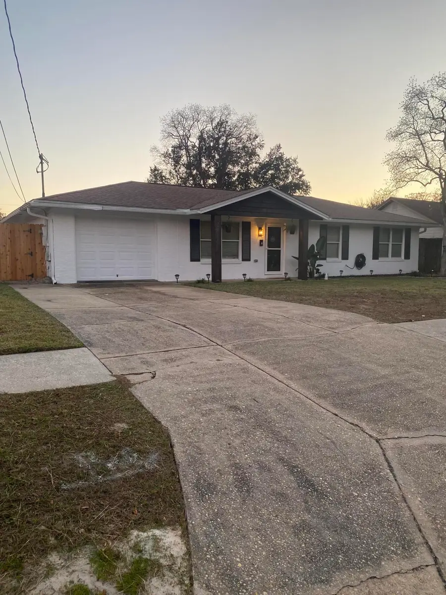 840 Blvd De L Orleans, Mary Esther, FL 32569 - Image #2