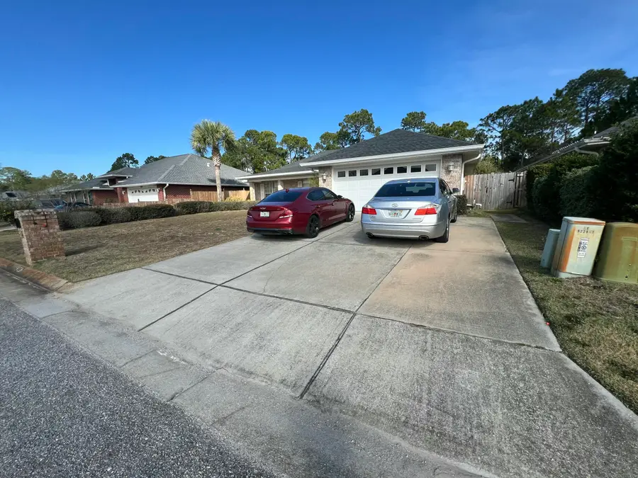 9726 Parker Lake Circle, Navarre, FL 32566 - Image #2