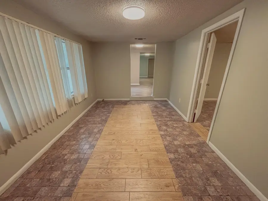 411 E Sloss Avenue, Defuniak Springs, FL 32433 - Image #2