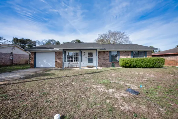 827 Blvd De L Orleans, Mary Esther, FL 32569