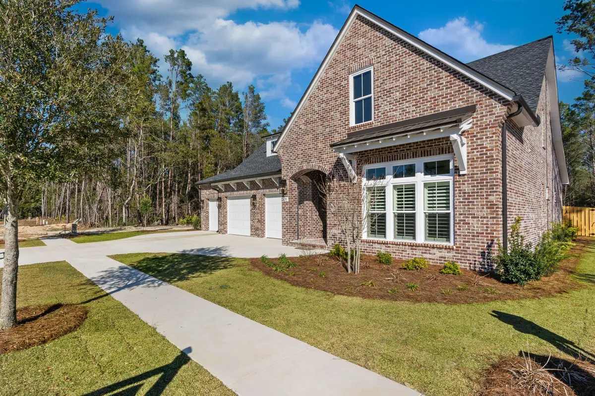 132 Shimmer Circle, Freeport, FL 32439 - Image #1