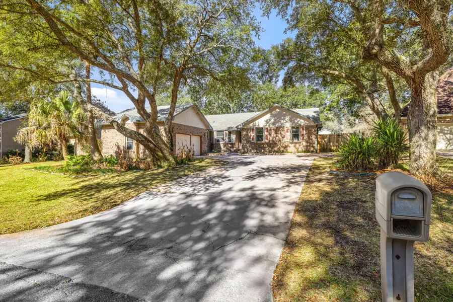 125 E Bermuda Circle, Niceville, FL 32578 - Image #3