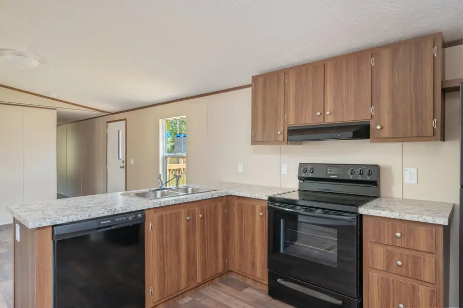 402 W Royal Palm Ave, Defuniak Springs, FL 32433 - Image #3