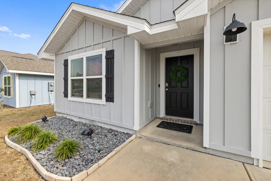 211 Laurel Hill Street, Crestview, FL 32539 - Image #2