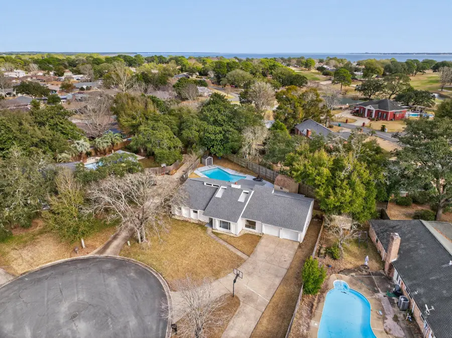 4 Palm Springs Court, Shalimar, FL 32579 - #2