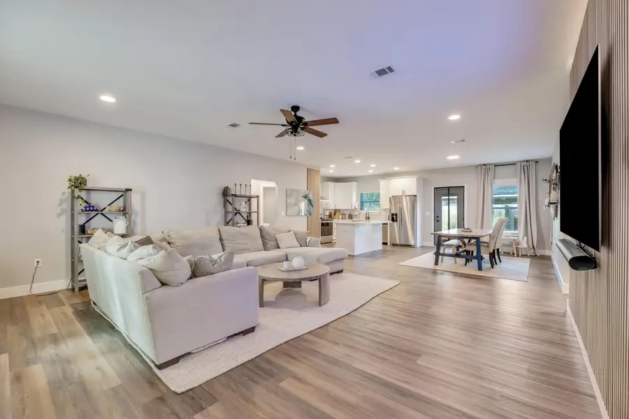 320 N Cedar Avenue, Niceville, FL 32578 - #2