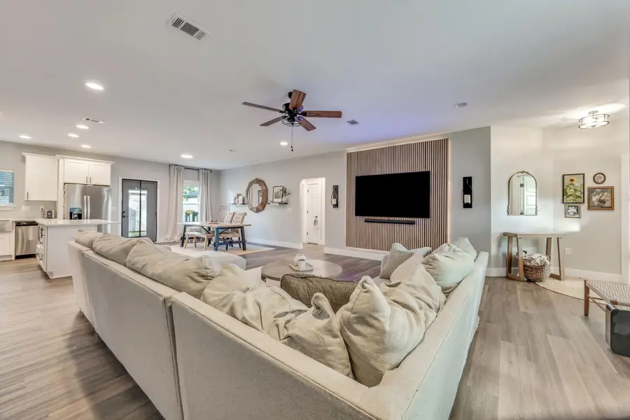 320 N Cedar Avenue, Niceville, FL 32578 - #3