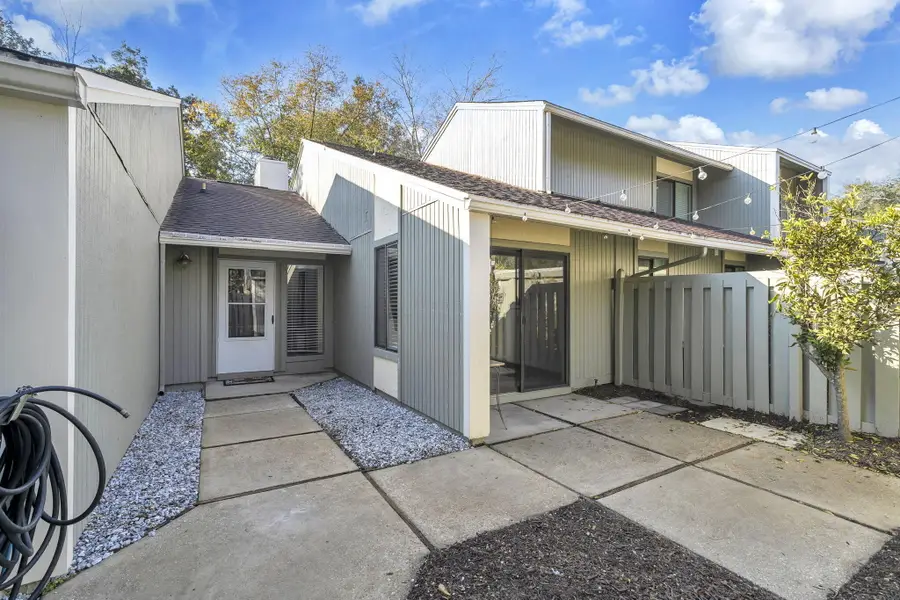 800 Bay Drive #APT 05, Niceville, FL 32578 - #2