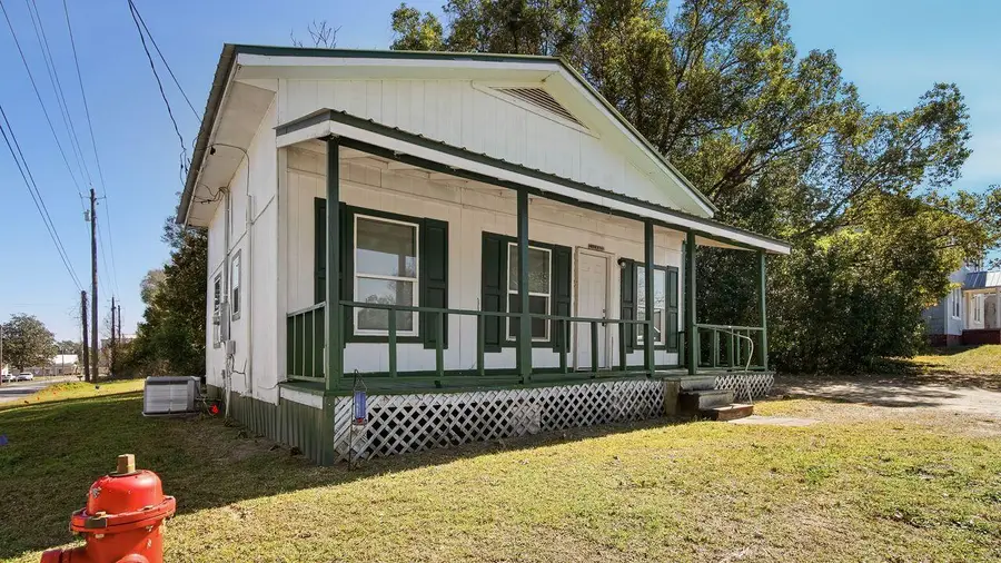 60 N 8th Street, Defuniak Springs, FL 32433 - #2