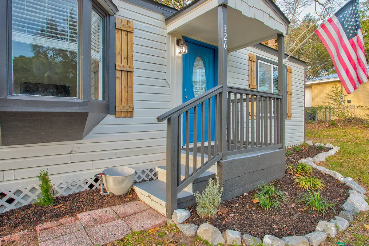 326 Washington Avenue, Valparaiso, FL 32580 - #1