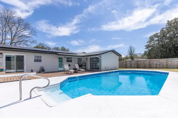 17 Oak Lane, Shalimar, FL 32579