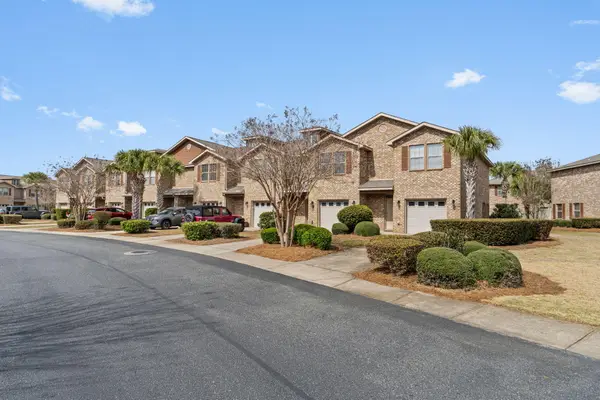 8868 Brown Pelican Circle, Navarre, FL 32566