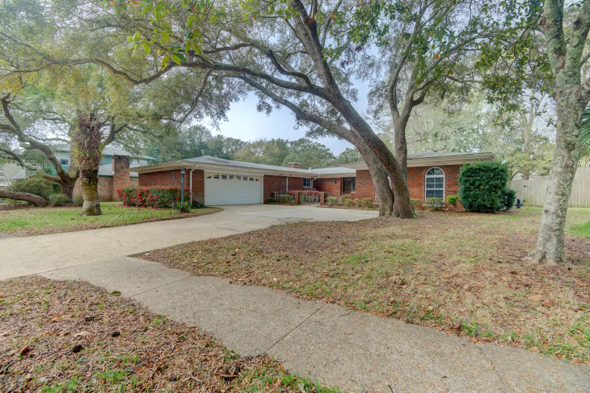 613 NE Cambridge Avenue, Fort Walton Beach, FL 32547 - #1