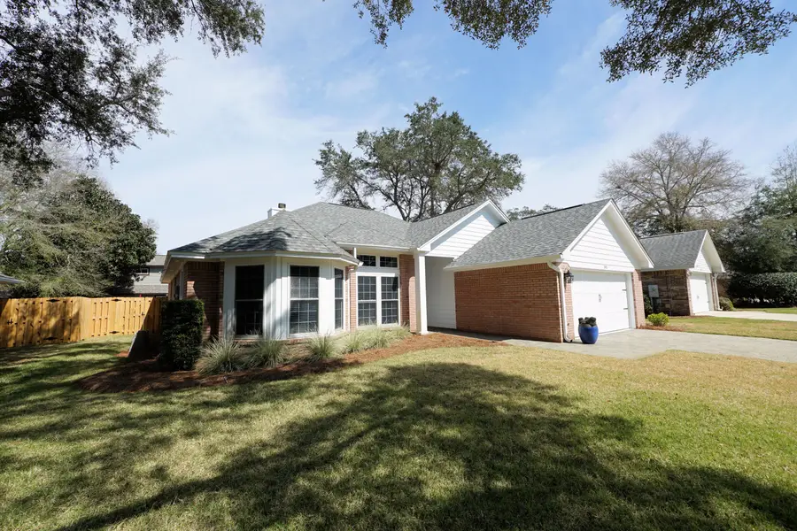 303 Parkwood Place, Niceville, FL 32578 - #2