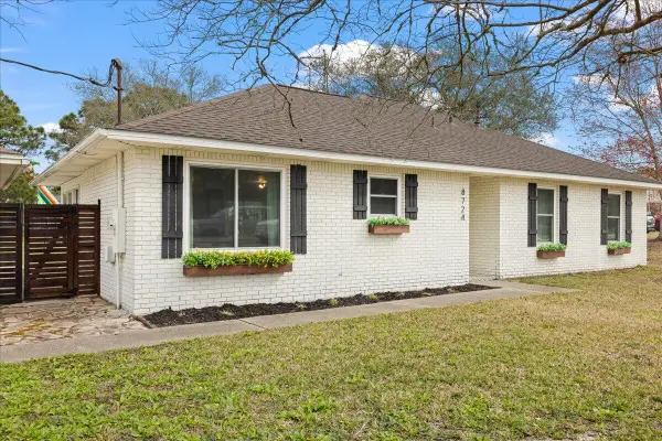 8724 Laredo Street, Navarre, FL 32566