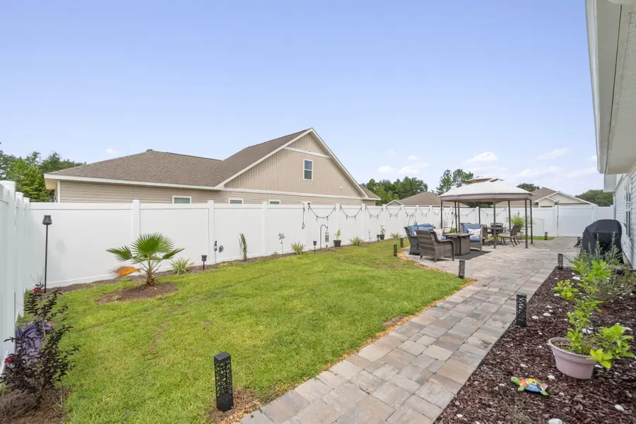 38 Silverthorn Street, Freeport, FL 32439 - #3