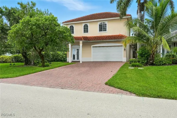 594 110th Avenue N, Naples, FL 34108