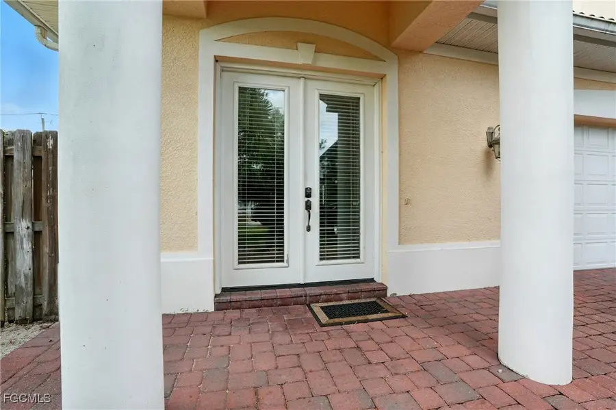 594 110th Avenue N, Naples, FL 34108 - Image #2
