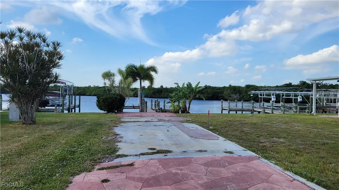 306 Shoreland Drive, Fort Myers, FL 33905 - Image #1