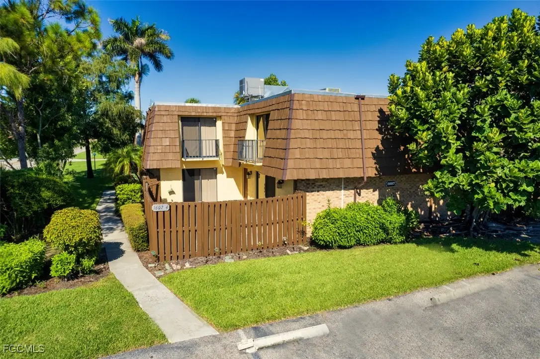 1607 Park Meadows Drive #4, Fort Myers, FL 33907 - Image #1
