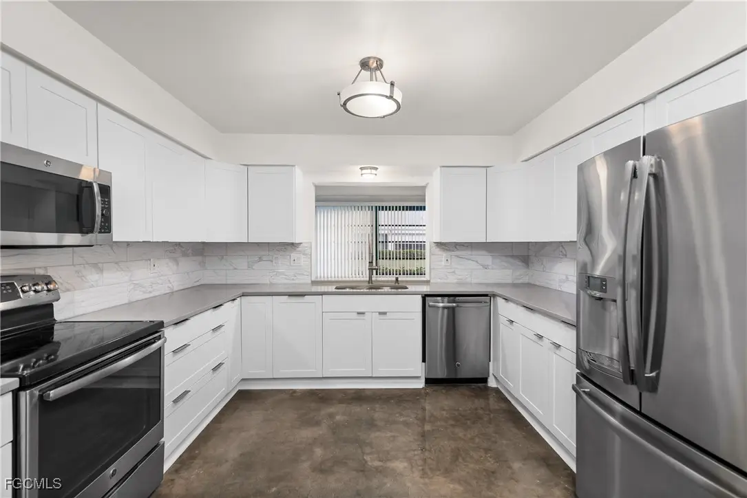 1331 S Brandywine Circle, Fort Myers, FL 33919 - Image #1