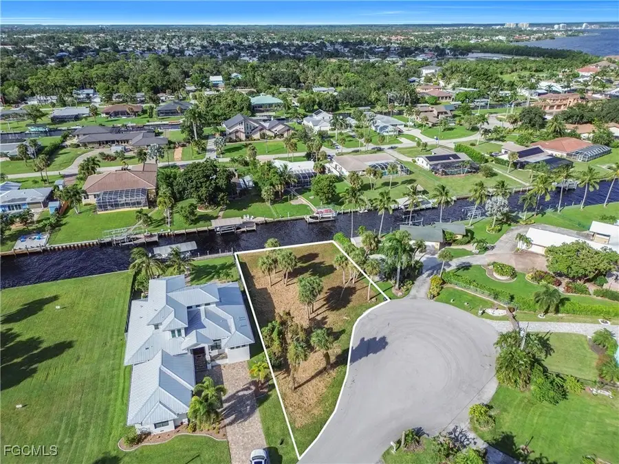 1806 Marina Cir, North Fort Myers, FL 33913 - Image #2