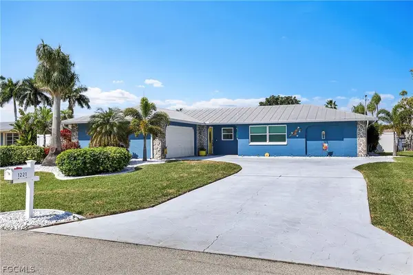 1221 SE 43rd Terrace, Cape Coral, FL 33904