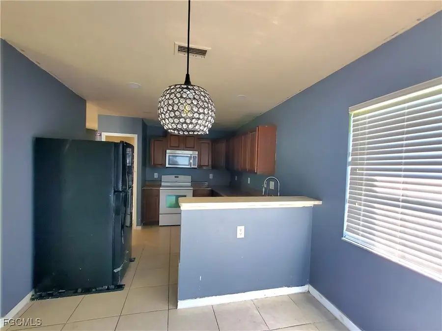 913 Sara Avenue N, Lehigh Acres, FL 33971 - Image #2