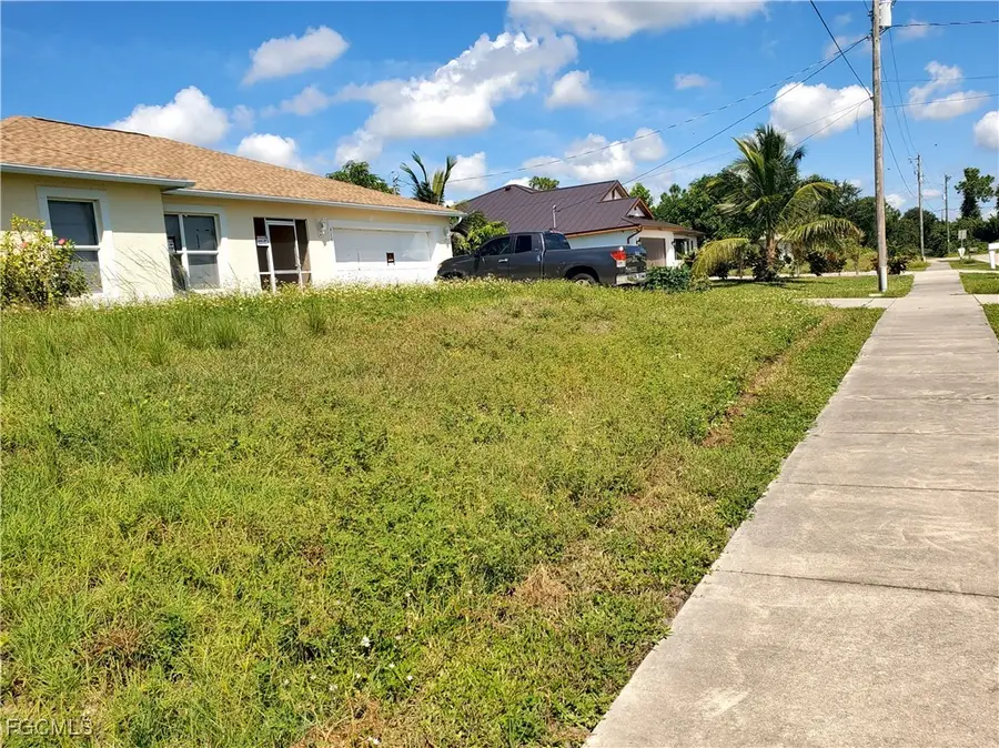 913 Sara Avenue N, Lehigh Acres, FL 33971 - Image #3