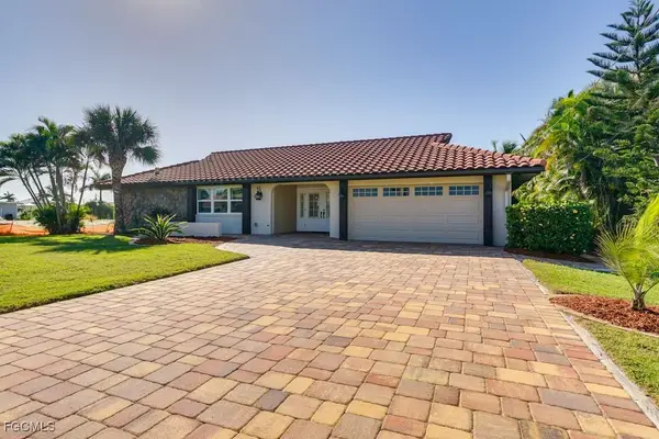 6359 Plumosa Avenue, Fort Myers, FL 33908