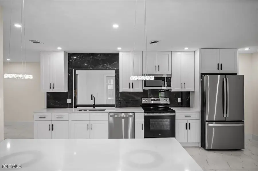 14725 Kimberly Lane, Fort Myers, FL 33908 - Image #3