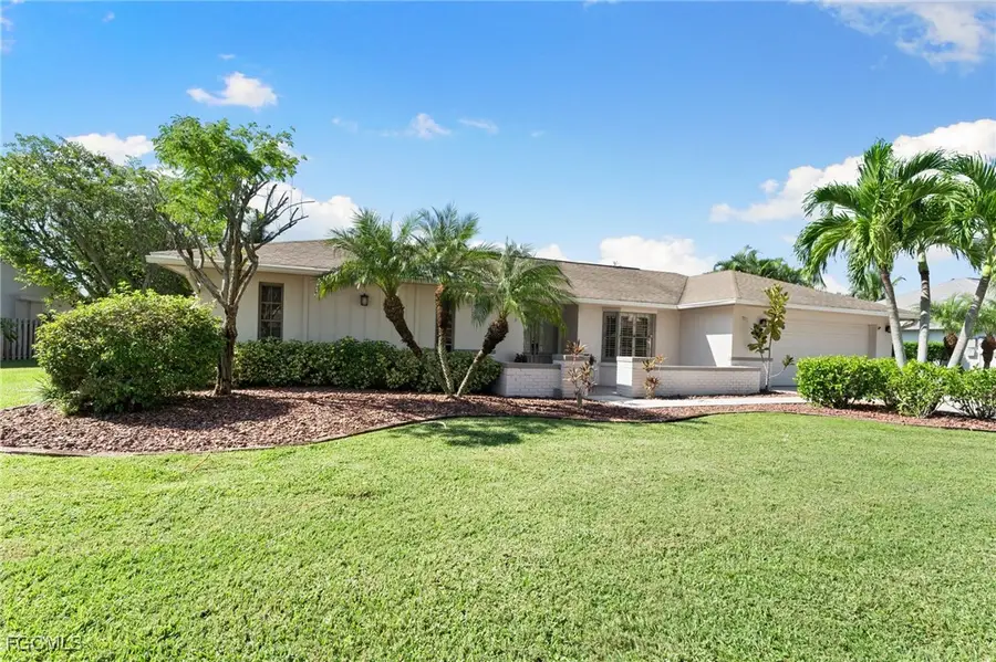 864 S Town And River Drive, Fort Myers, FL 33919 - Image #2