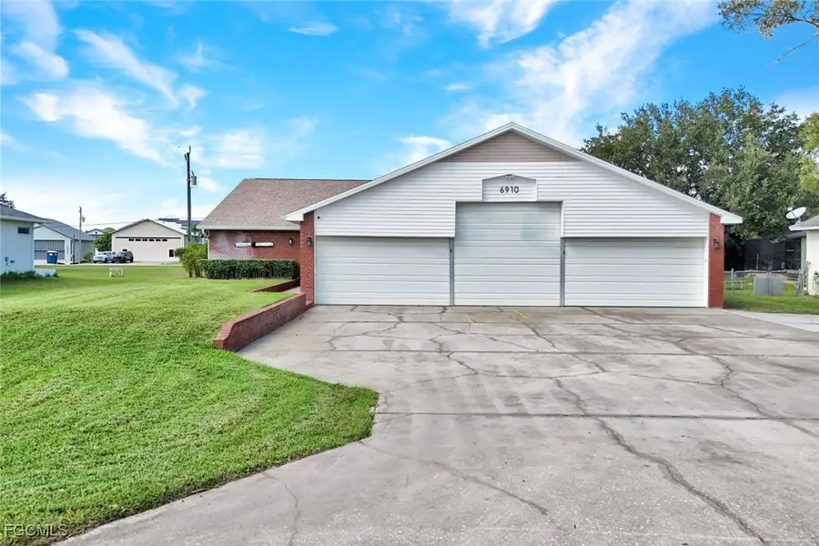 6910 Circle Drive, Fort Myers, FL 33905 - Image #2