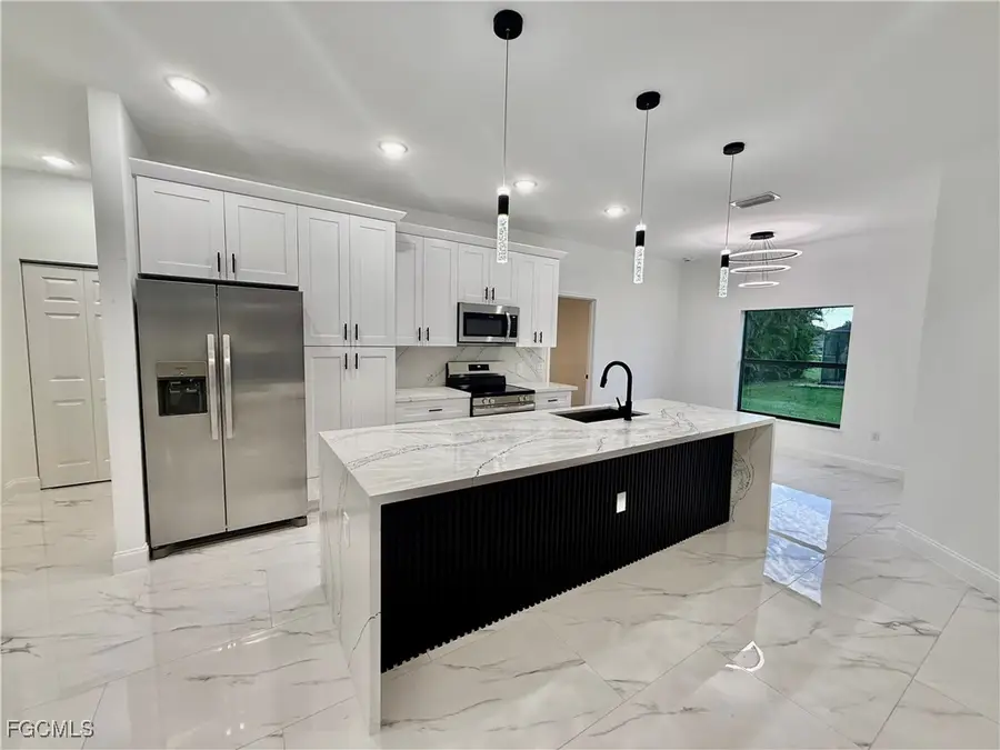 684 Kingsbury Street E, Lehigh Acres, FL 33974 - Image #3