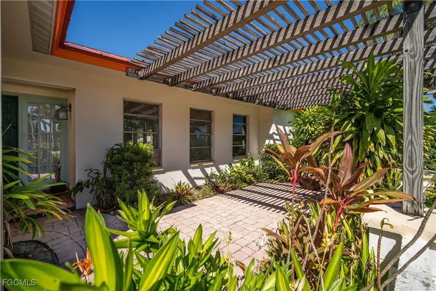 10160 Mcgregor Boulevard, Fort Myers, FL 33919 - Image #2