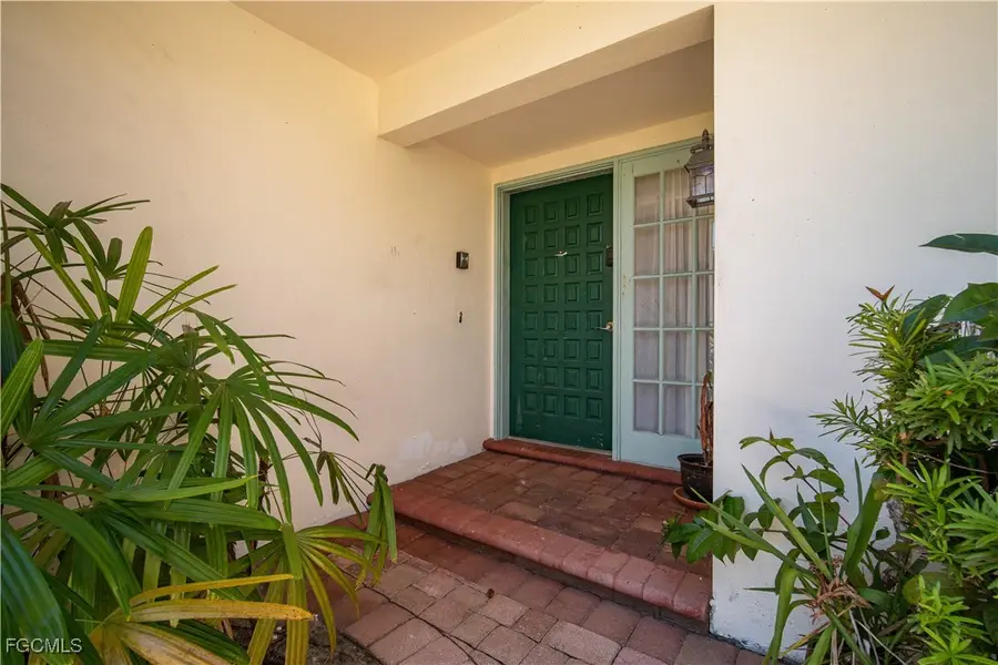 10160 Mcgregor Boulevard, Fort Myers, FL 33919 - Image #3