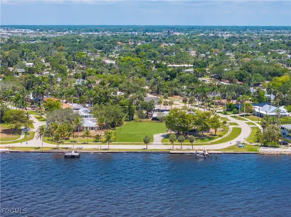 6105 W Riverside Drive, Fort Myers, FL 33919