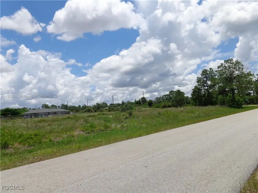 1070 Harwood Avenue S, Lehigh Acres, FL 33974 - Image #2