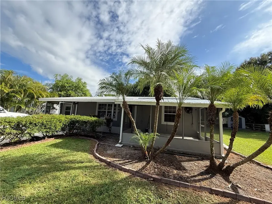 327 Montgomery Avenue, Fort Myers, FL 33905 - Image #2